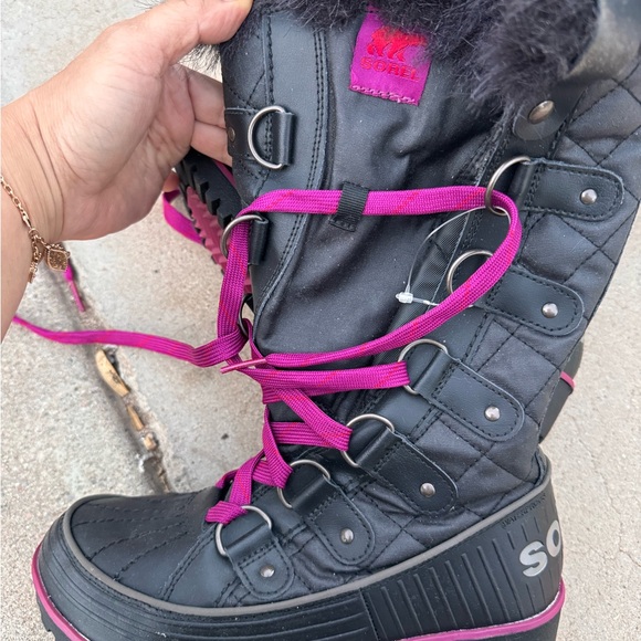 2 pairs of Sorel Snow boots size 5.5-6 - Picture 5 of 5